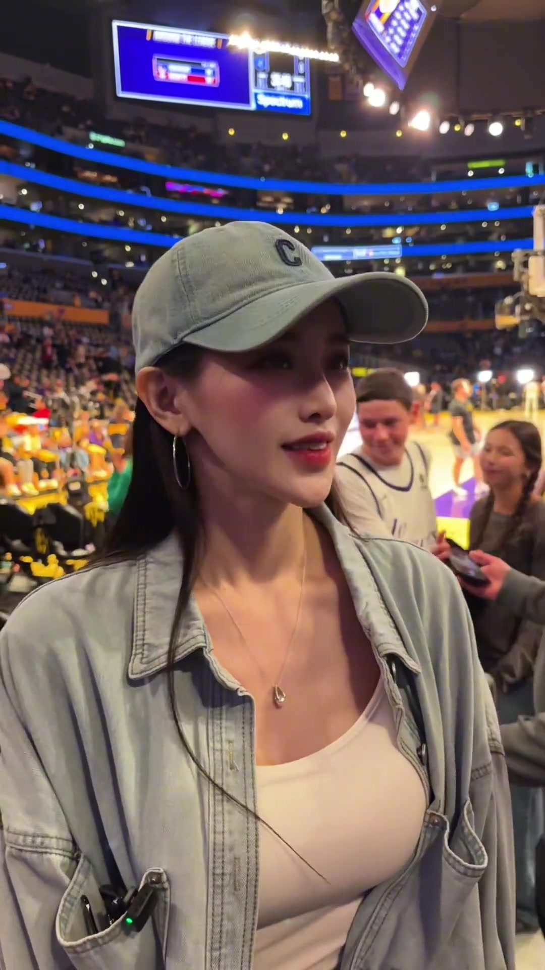 超美湖人球迷谈前三NBA球星：詹姆斯、科比、华子